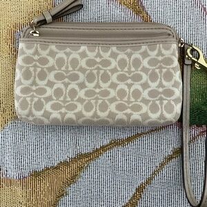 COACH wristlet EUC 2 zip pockets zippers work great cute for night out. $12